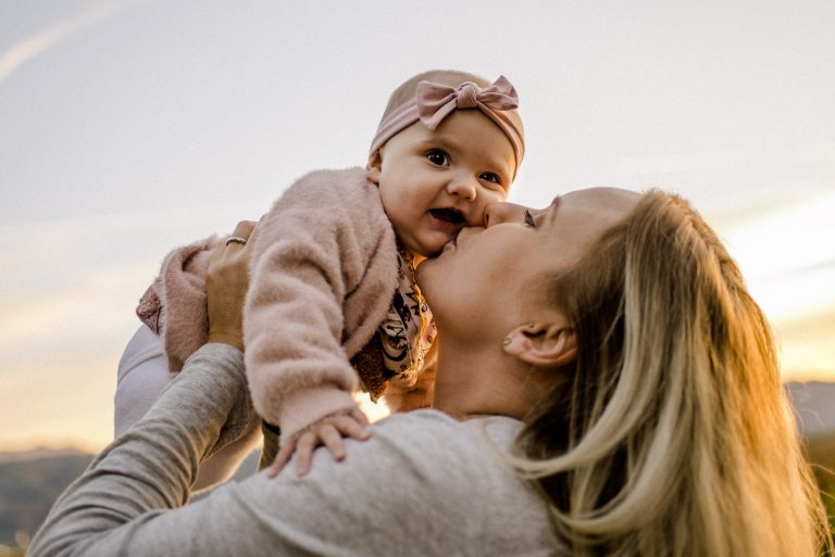 Familienshooting-Kärnten Baby-Kuss
